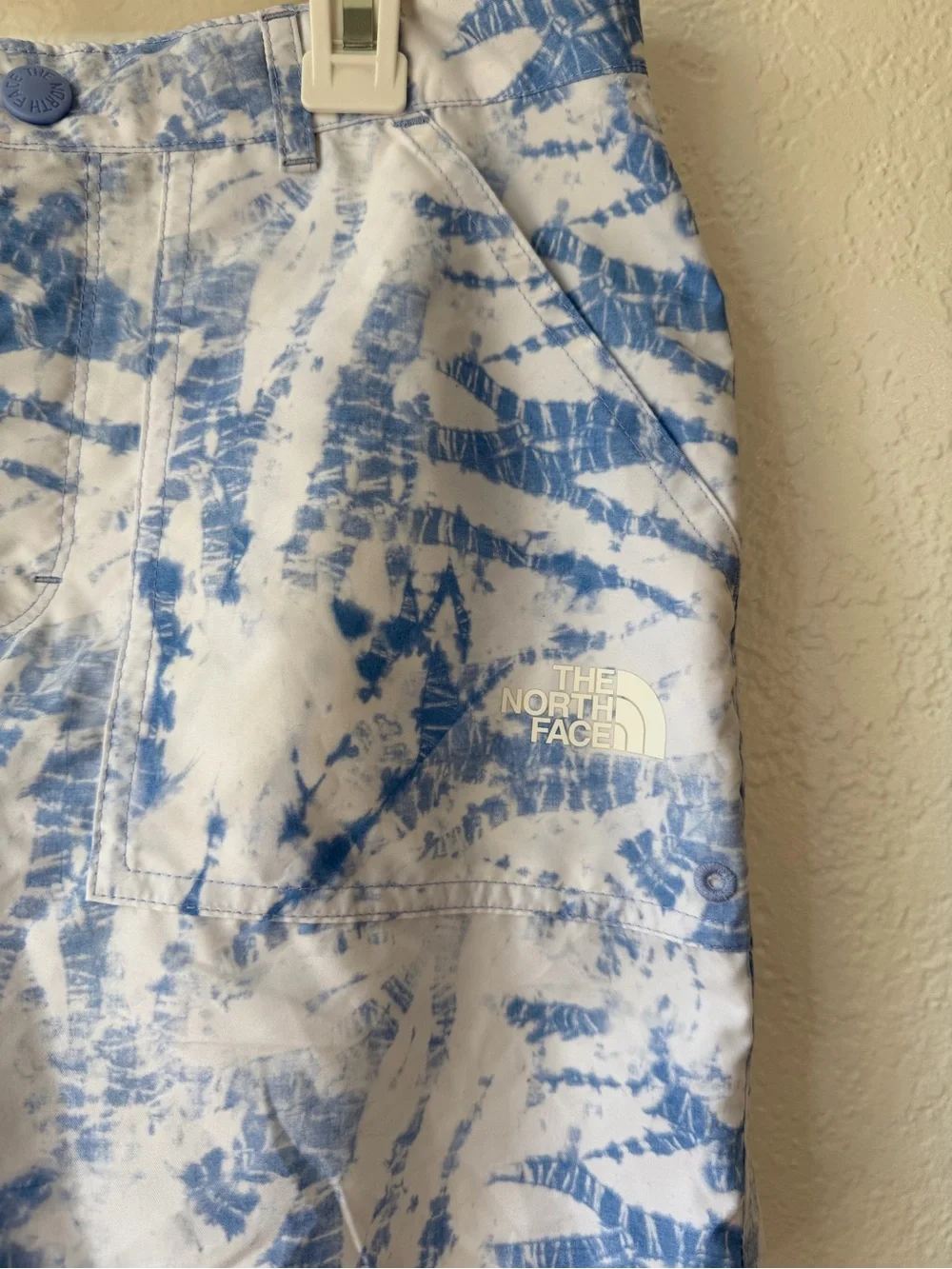 The North Face girls Amphibious Tie-Dye Adjustable Shorts Size L